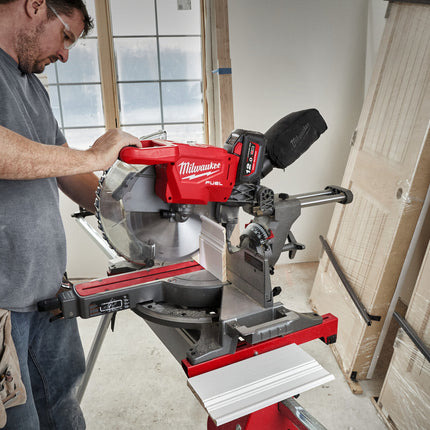 Milwaukee M18 FMS305-121 Afkortzaagmachine 18V